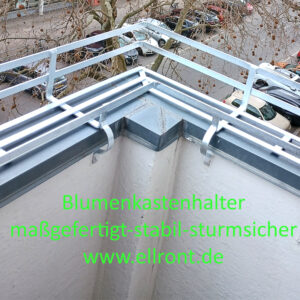 schmiedeeiserner Blumenkastehalter für Gründerzeithaus in Berlin Schöneberg